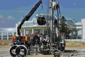 Le sous-sol du parc a été foré pour accueillir les sondes de géothermie, plantées à 100m sous terre. © Bouygues Construction 