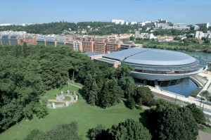 Hôtel de la Cité (164 chambres sur 8 étages). Couplée au système de gestion de réservation de l’hôtel, la GTC a permis de réduire la consommation d’énergie du bâtiment et par conséquent les coûts d’exploitation de 20 %. 
