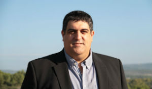 Mr Guillen, gérant d’IDtique, dont l’entreprise a réalisé la solution KNX de la tour CMA CGM de Marseille en 2014. Avec ses 60.000 m, c’est la plus haute de la Cité Phocéee.
