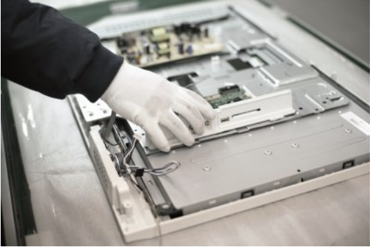 ELESA élargit sa gamme de composants ESD pour renforcer la sécurité des équipements électroniques sensibles.