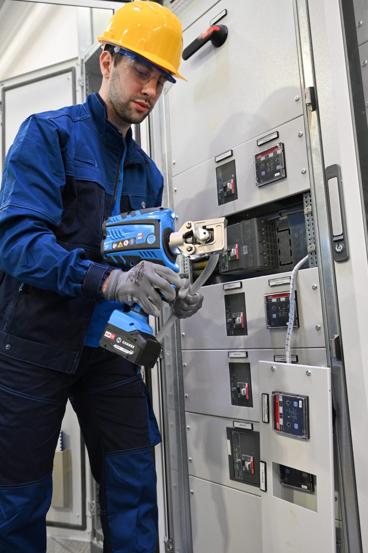 NOUVELLE SERTISSEUSE ELECTROPORTATIVE BA 500 DE CEMBRE