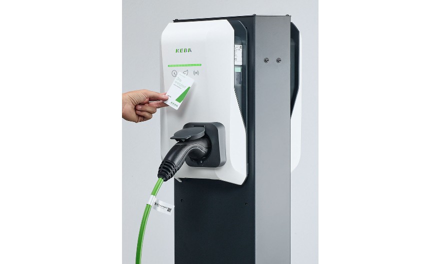 KEBA eMobility décline sa borne KeContact P40 avec une prise T2S en complément du modèle à câble existant