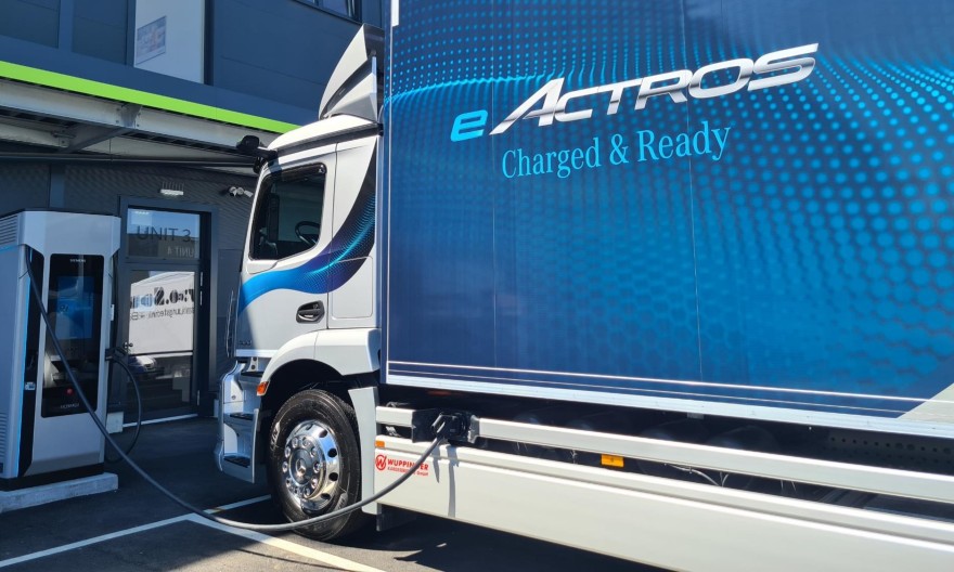 Plan d’électrification des usages : Siemens lance une offre  de financement pour accélérer l’électrification des poids  lourds en France
