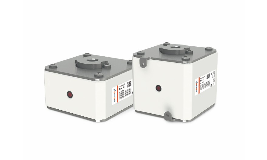 NOUVELLES SOLUTIONS DE PROTECTION ÉLECTRIQUE POUR  LES DATA CENTERS, LES ÉNERGIES RENOUVELABLES ET LES STATIONS DE RECHARGE