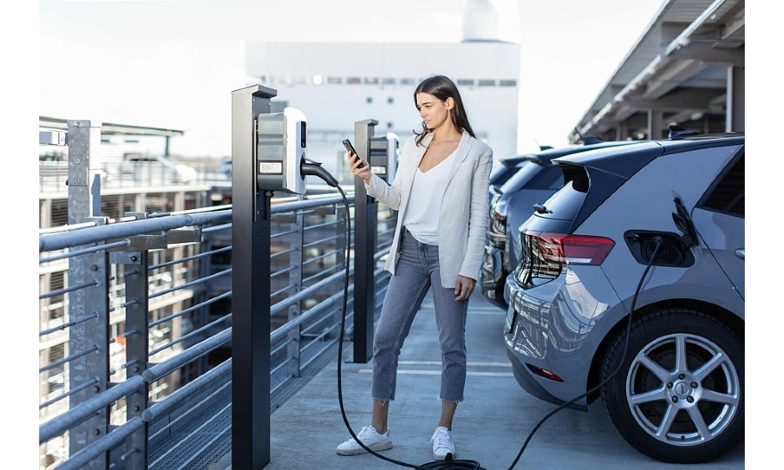 reev et Sonepar France s’associent pour simplifier et optimiser la gestion de la recharge électrique pour les entreprises et les installateurs